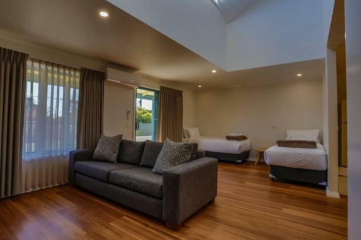 Phillip Island Off-Track Accommodation Cowes Exteriör bild